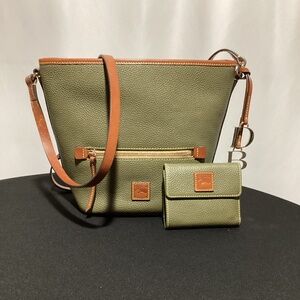 2114. Dooney & Bourke Pebble Grain Purse / Wallet Set in Olive Green EUC